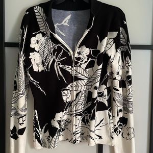 Floral black and white sweater with sequins